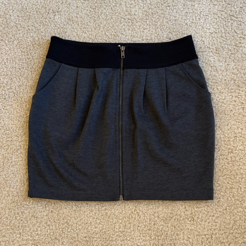 Forever 21 Classic Black skirt